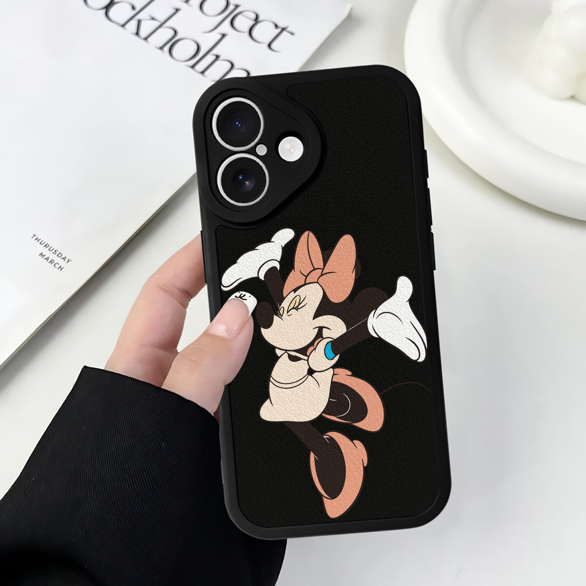 （画像用） ミッキーマウス Mickey Mouse 【iPhone 16シリーズ対応】シリコンスマホケース（レザー調） 材質：シリコン